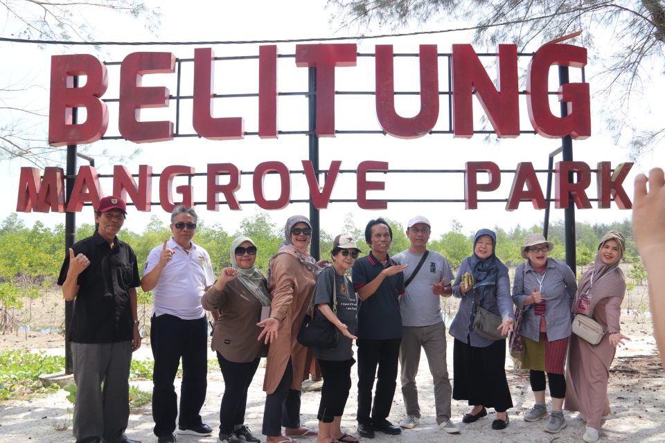 Collaboration of Community Service Program from the Science Education, Universitas Pendidikan Indonesia and the Education and Culture Office of Belitung