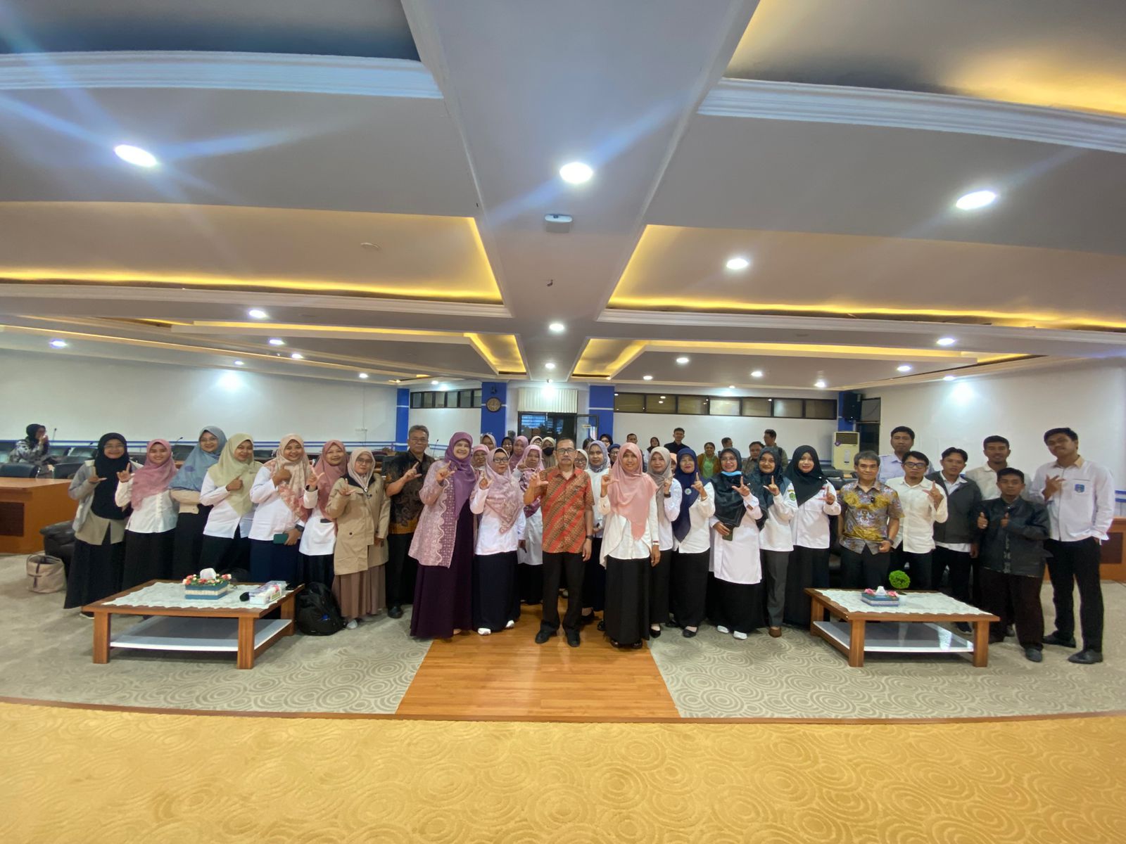 Community Service: Strengthening Learning Experiences and Deep Learning in East Kalimantan Province