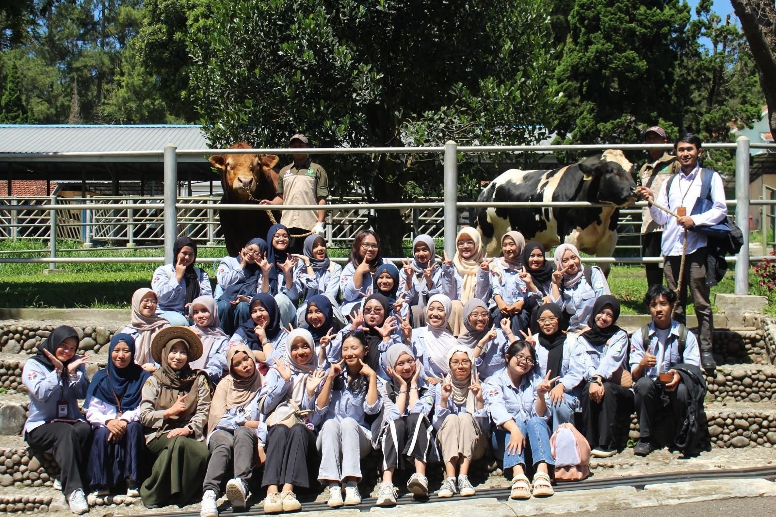 IPSE Students Conduct Field Trip to BIB Lembang to Explore Reproductive Technology